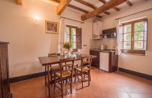 Collesanto Cottage | Holiday Home in Magione near Lake Trasimeno