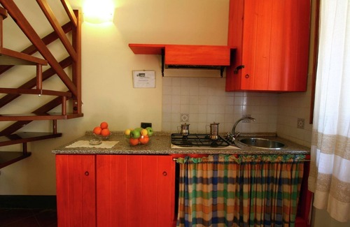 Collesanto Cottage | Holiday Home in Magione near Lake Trasimeno