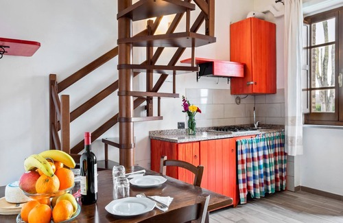 Collesanto Cottage | Holiday Home in Magione near Lake Trasimeno
