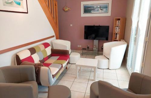 Poulgoazec House | Holiday Home in Plouhinec by Audierne Bay