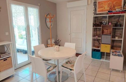 Poulgoazec House | Holiday Home in Plouhinec by Audierne Bay