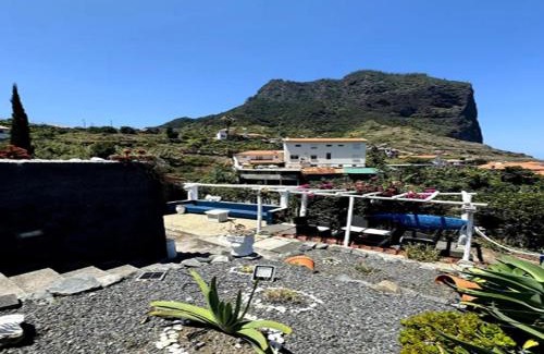 Porto da Cruz House | Holiday home in Porto da Cruz with garden