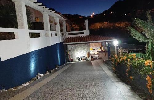 Porto da Cruz House | Holiday home in Porto da Cruz with garden