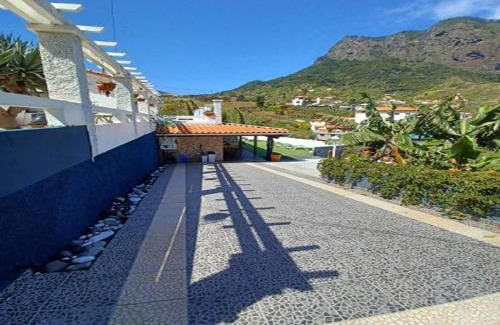 Porto da Cruz House | Holiday home in Porto da Cruz with garden
