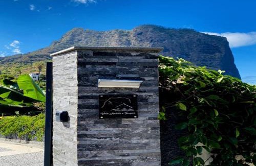 Porto da Cruz House | Holiday home in Porto da Cruz with garden