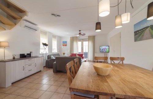 Wemeldinge House | Holiday Home in Quiet Park with Garden
