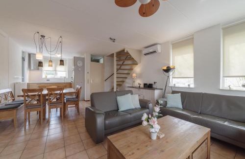 Wemeldinge House | Holiday Home in Quiet Park with Garden