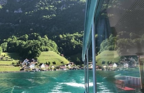 Mitloedi House | Holiday home in Quinten on Lake Walen