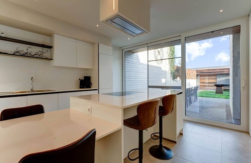 Roesbrugge-Haringe House | Holiday Home in Roesbrugge with Sauna