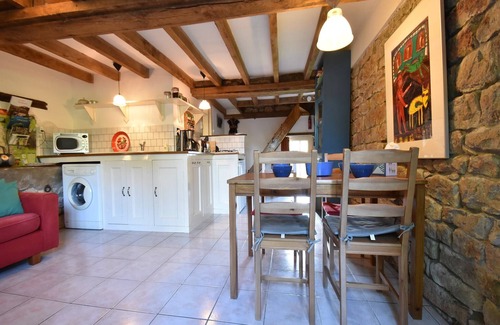 Saizy House | Holiday Home in Saizy with Stargazing Garden