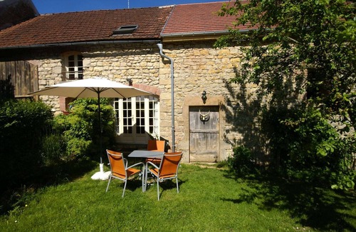 Saizy House | Holiday Home in Saizy with Stargazing Garden