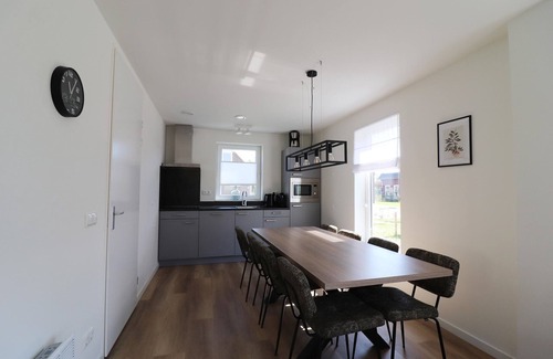 Municipality of Nissewaard House | Holiday Home in Simonshaven by Lake Beach