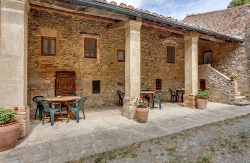 Saline di Volterra House | Holiday Home in Volterra With Pool and Terrace