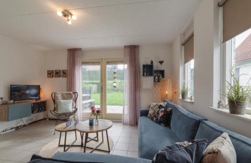 Wemeldinge House | Holiday Home in Wemeldinge near the Sea