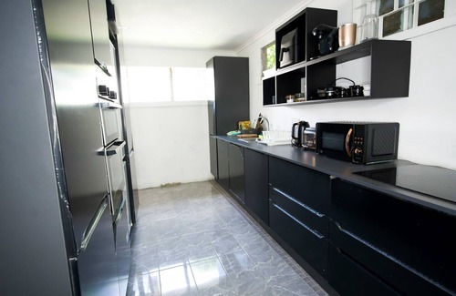 St. George's House | Holiday Home is a beautiful house located close to the city centre of St George