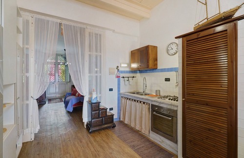 Casamicciola Terme House | Holiday Home 'Villino Dei Fiori' with Sea View, Wi-Fi and Air Conditioning