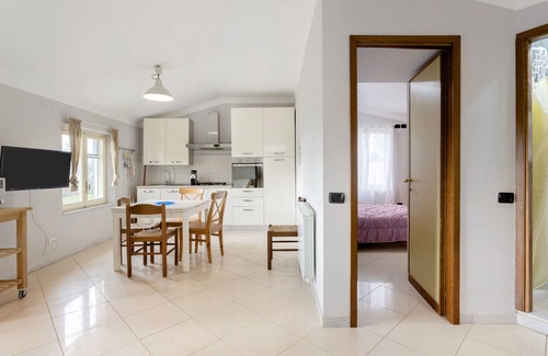 Castelnuovo Magra House | Holiday Home "Casetta Indipendente" with Mountain View & Private Garden