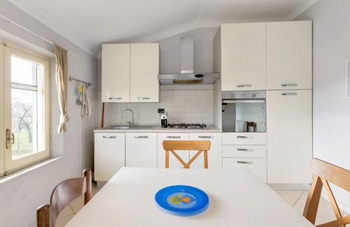 Castelnuovo Magra House | Holiday Home "Casetta Indipendente" with Mountain View & Private Garden