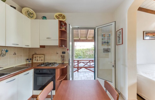 Morciano di Leuca Apartment | Holiday Home 'Villetta Cosimo' with Shared Pool, Private Garden and Air Conditioning