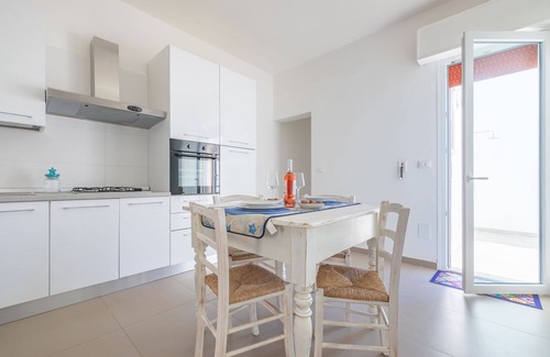 Punta Prosciutto Villa | Holiday home with veranda and parking near the sandy beach of Punta Prosciutto