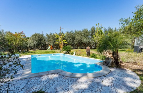 Quartu Sant'Elena House | Holiday Home Villa Romina with Mountain View, Pool & Garden