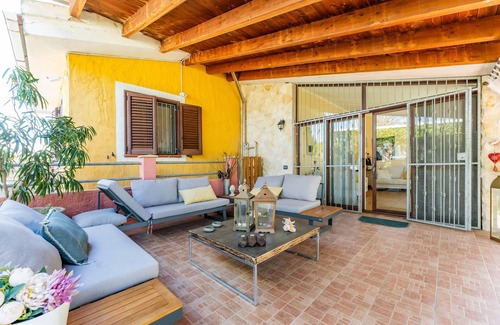 Quartu Sant'Elena House | Holiday Home Villa Romina with Mountain View, Pool & Garden