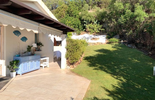 Terra Mala House | Holiday Home 'Daisy' with Sea View, Wi-Fi and Air Conditioning