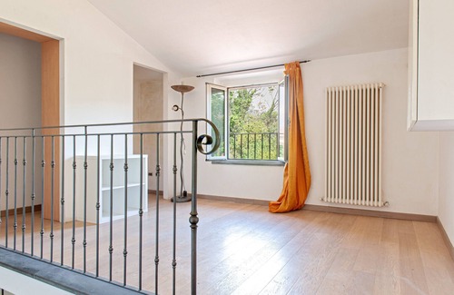 San Martino a Ulmiano House | Holiday Home 'Villa Regno di Toscana' with Private Terrace and Balcony