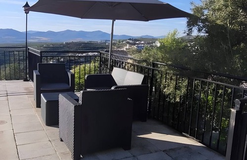 Nivar House | Holiday Home 'Jabero' with Mountain Views, Wi-Fi and Air Conditioning