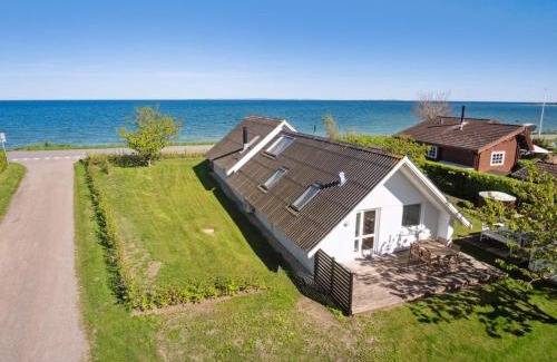 Beder Malling House | Holiday Home Jolanta - 20m from the sea by Interhome