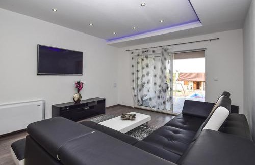 Velim House | Holiday Home Julija by Interhome