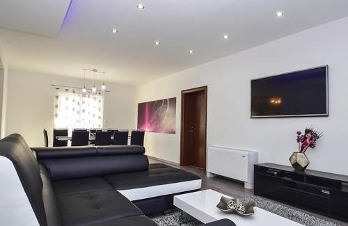 Velim House | Holiday Home Julija by Interhome