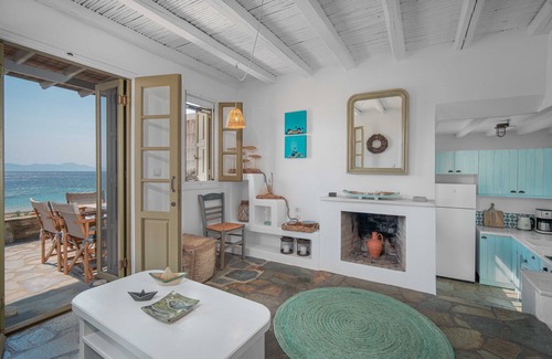 Serifos House | Holiday Home 'Karavi' with Private Terrace, Balcony and Air Conditioning