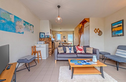 Plouguerneau House | Holiday Home 'Ker Marian - Les Gîtes Marins Des' with Sea View, Shared Garden and Wi-Fi