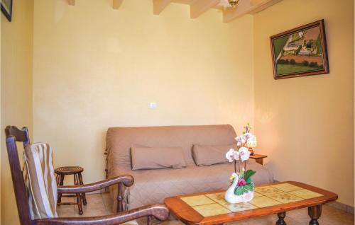 Caouennec-Lanvezeac House | Holiday Home Kermoisan