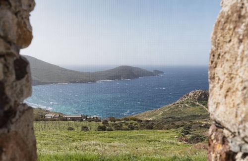 Serifos House | Holiday Home 'Koukios Cells Serifos Cycladic Home' with Sea View, Wi-Fi and Air Conditioning
