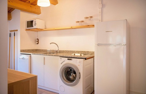 Beguda House | Holiday Home 'L'Altell' with Mountain Views, Wi-Fi and Air Conditioning