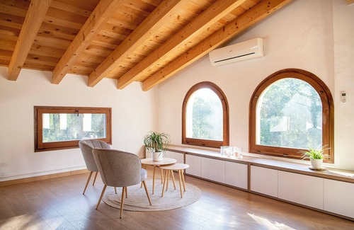 Beguda House | Holiday Home 'L'Altell' with Mountain Views, Wi-Fi and Air Conditioning