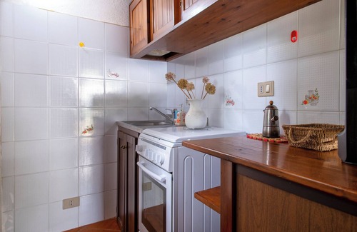 Paduledda House | Holiday Home "La casetta con vista" with Sea View, Terrace and Garden
