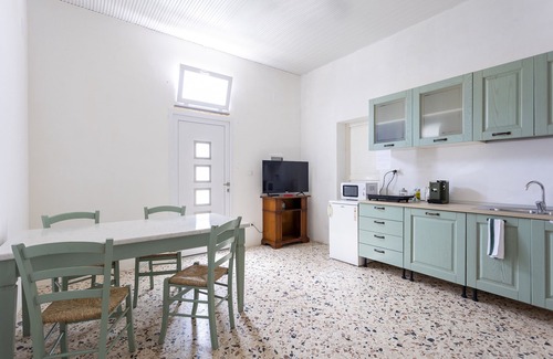 San Leonardo House | Holiday Home 'L'ulivo Di Alice' with Shared Terrace and Wi-Fi