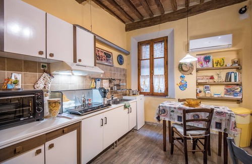 Buonconvento House | Holiday Home 'La Casa Gialla Di Buonconvento' with Wi-Fi and Air Conditioning