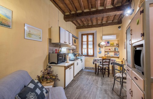 Buonconvento House | Holiday Home 'La Casa Gialla Di Buonconvento' with Wi-Fi and Air Conditioning