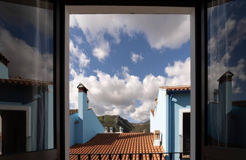 Juzcar House | Holiday Home 'La Casa Del Bosque' with Mountain View, Balcony and Wi-Fi