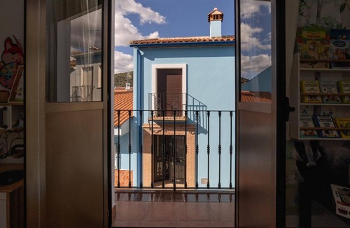 Juzcar House | Holiday Home 'La Casa Del Bosque' with Mountain View, Balcony and Wi-Fi