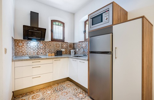 Durcal Apartment | Holiday Home 'La Cascada' with Shared Pool, Shared Garden, Terrace & Wi-Fi