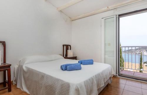 Port de la Selva House | Holiday Home La Mora II by Interhome