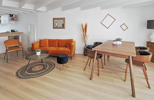 Pornic Apartment | Holiday Home 'La Galerie Pornic - Maison Cedre' with Wi-Fi