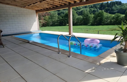 Janaillat House | Holiday Home 'La Grande Maison De Janaillat' with Private Terrace, Private Garden and Wi-Fi