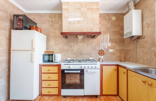 Camporrobles House | Holiday Home "La Luna" with Private Terrace & Wi-Fi