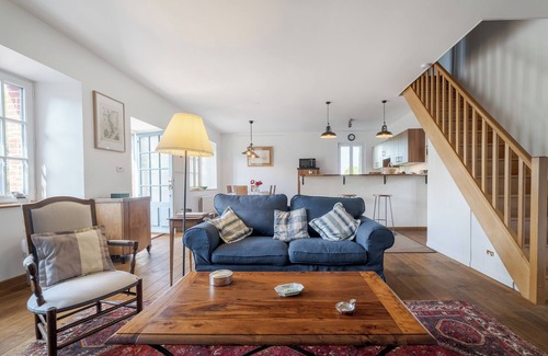 Saint-Coulomb House | Holiday Home 'La Petite Ville Aze Près De St Malo' with Lake View, Private Terrace and Wi-Fi